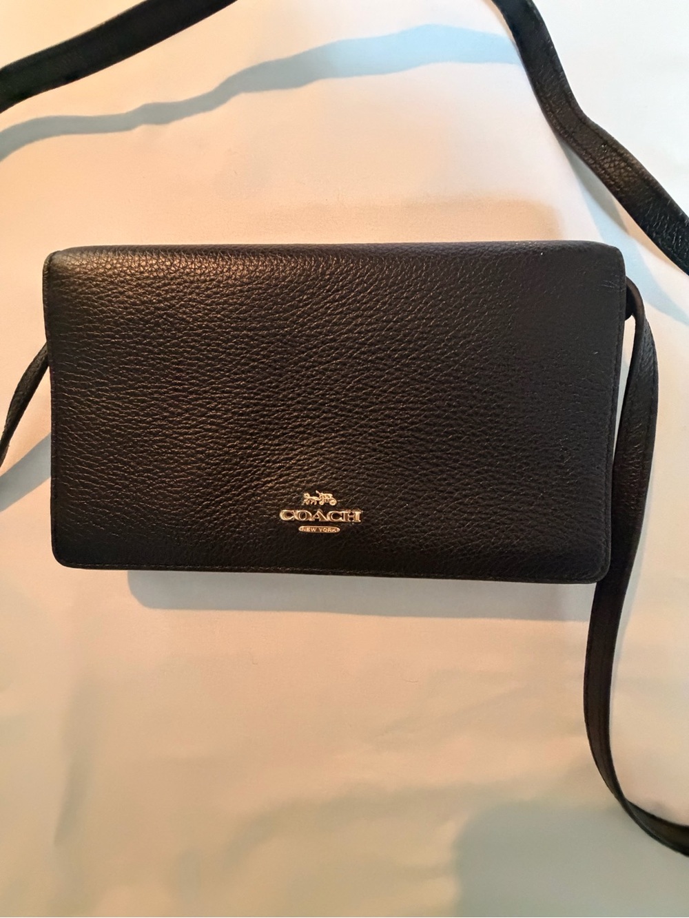 TLE:
Coach Black Leather Crossbody Wallet Purse Gold Hardware Phone Bag